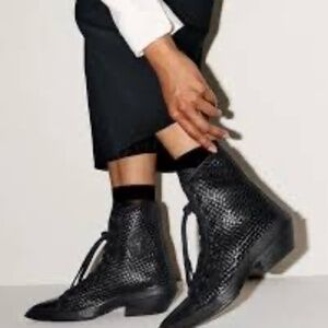 *Brand New* Chuck 70 De Luxe Pointed